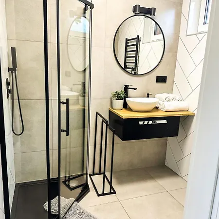 度假居 Hill & Chill - Nowoczesne Stodoly Ze Strefa Spa, Balia, Sauna 库多瓦-兹德鲁伊