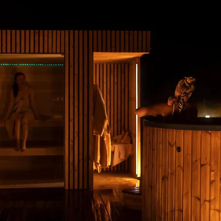 Hill & Chill - Nowoczesne Stodoly Ze Strefa Spa, Balia, Sauna 库多瓦-兹德鲁伊